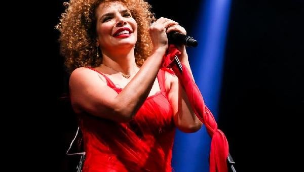 ILHÉUS TERÁ SHOW DE VANESSA DA MATA NO DIA DA MULHER