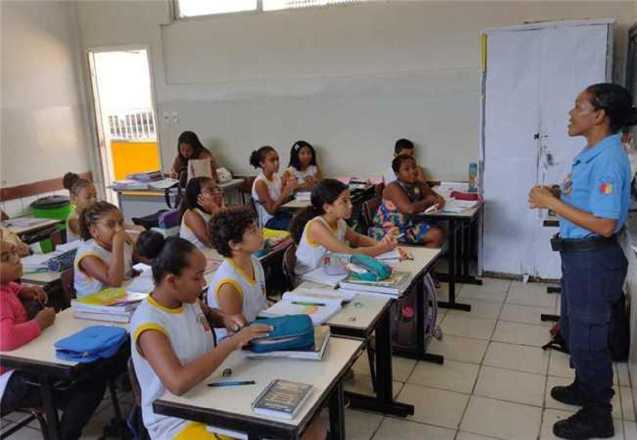 PROJETO ESCOLA SEGURA REALIZA AÇÃO DE COMBATE AO ABUSO E À EXPLORAÇÃO SEXUAL DE CRIANÇAS PROJETO ESCOLA SEGURA REALIZA AÇÃO DE COMBATE AO ABUSO E À EXPLORAÇÃO SEXUAL DE CRIANÇAS
