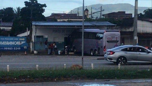 ACIDENTE COM ÔNIBUS DEIXA PELO MENOS DUAS PESSOAS MORTAS EM RODOVIÁRIA DE ITAMBÉ 