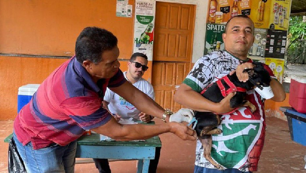 VACINAÇÃO ANTIRRÁBICA É REALIZADA NOS DISTRITOS DE ILHÉUS
