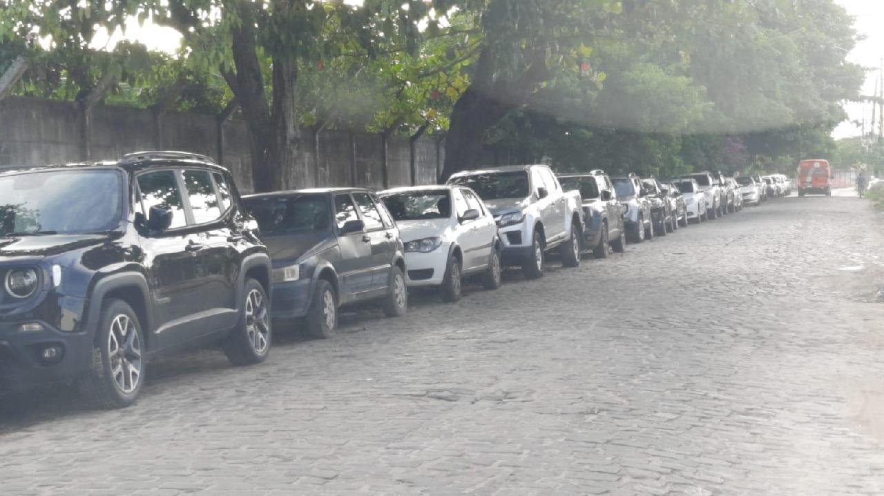 CARROS DE LOCADORAS ESTACIONADOS EM RUAS DO PONTAL INCOMODAM MORADORES CARROS DE LOCADORAS ESTACIONADOS EM RUAS DO PONTAL INCOMODAM MORADORES