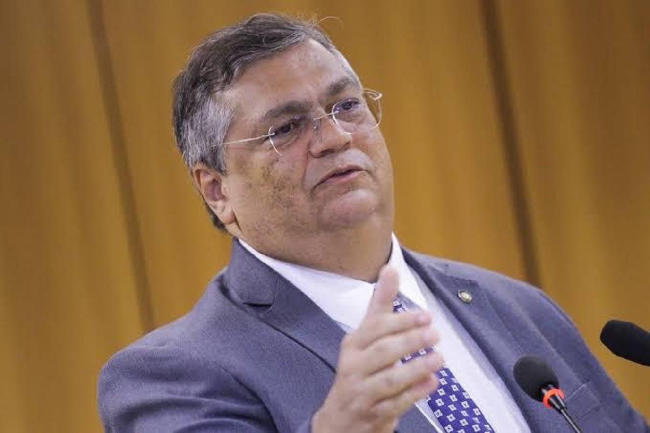 EM AUDIÊNCIA NO SENADO, DINO TEM EMBATE COM MARCOS DO VAL: "SE O SENHOR É DA SWAT, EU SOU DOS VINGADORES" EM AUDIÊNCIA NO SENADO, DINO TEM EMBATE COM MARCOS DO VAL: "SE O SENHOR É DA SWAT, EU SOU DOS VINGADORES"