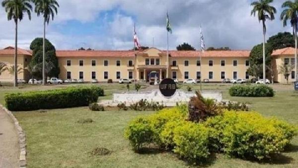 UFRB ABRE CONCURSO COM 72 VAGAS PARA PROFESSOR; SALÁRIOS SAO DE ATE R$ 13,2 MIL