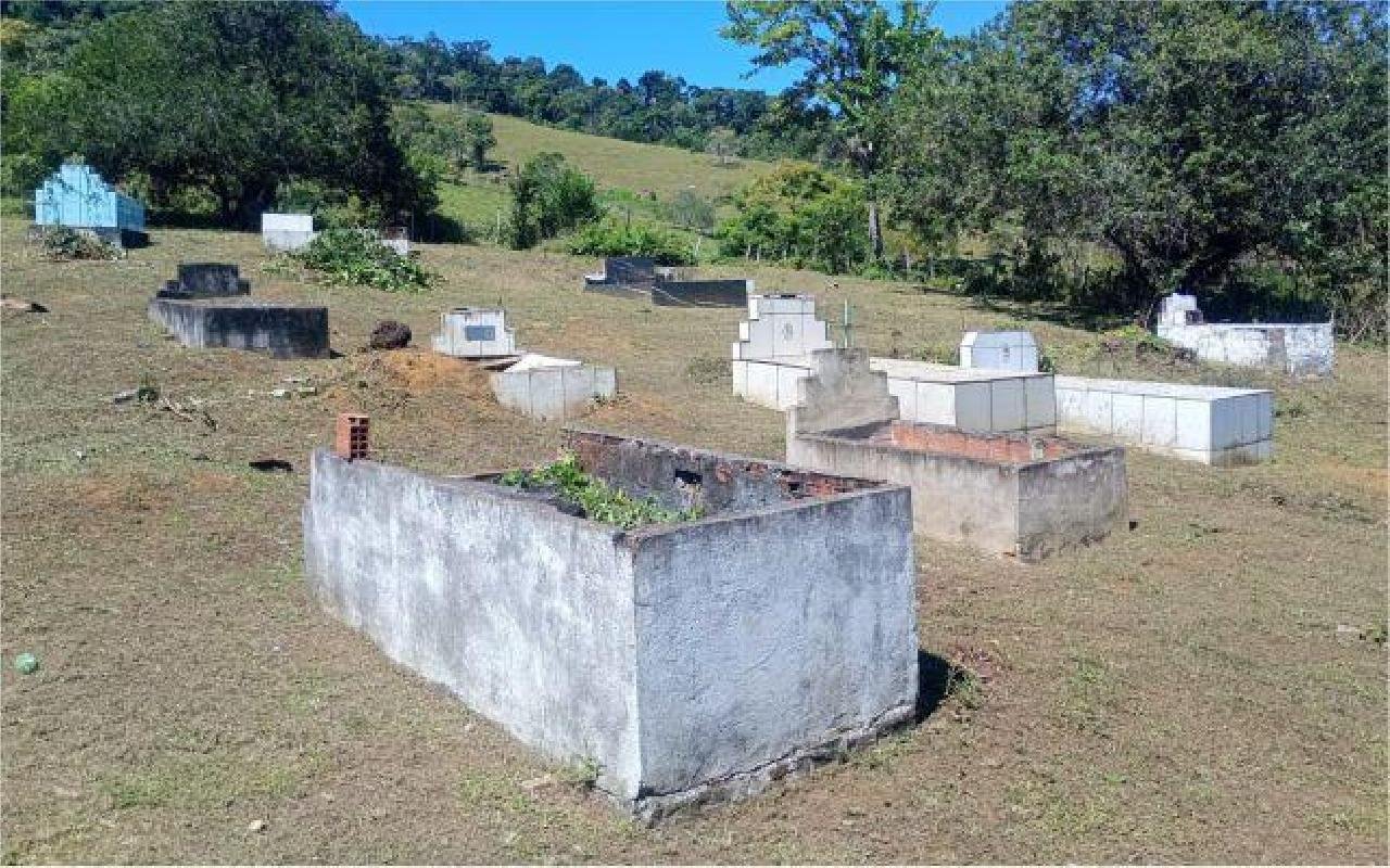 PREFEITURA DE ILHÉUS REALIZA LIMPEZA E ROÇAGEM NO CEMITÉRIO DE PIMENTEIRA