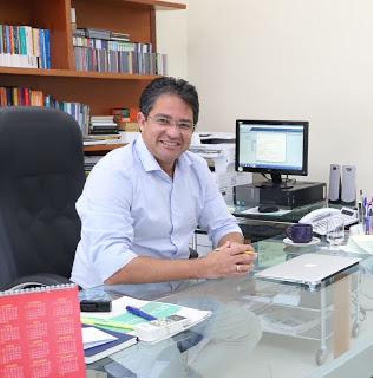 REITOR DA UESC AVALIA O RANKING BRITÂNICO THE: “O DESAFIO É ELEVAR PARA UM NÍVEL DE EXCELÊNCIA A GRADUAÇÃO, PESQUISA E A EXTENSÃO” REITOR DA UESC AVALIA O RANKING BRITÂNICO THE: “O DESAFIO É ELEVAR PARA UM NÍVEL DE EXCELÊNCIA A GRADUAÇÃO, PESQUISA E A EXTENSÃO”