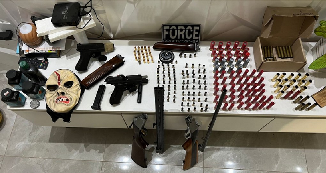 POLICIAIS MILITARES SÃO PRESOS POR ENVOLVIMENTO EM GRUPOS DE EXTERMÍNIO NA BAHIA POLICIAIS MILITARES SÃO PRESOS POR ENVOLVIMENTO EM GRUPOS DE EXTERMÍNIO NA BAHIA