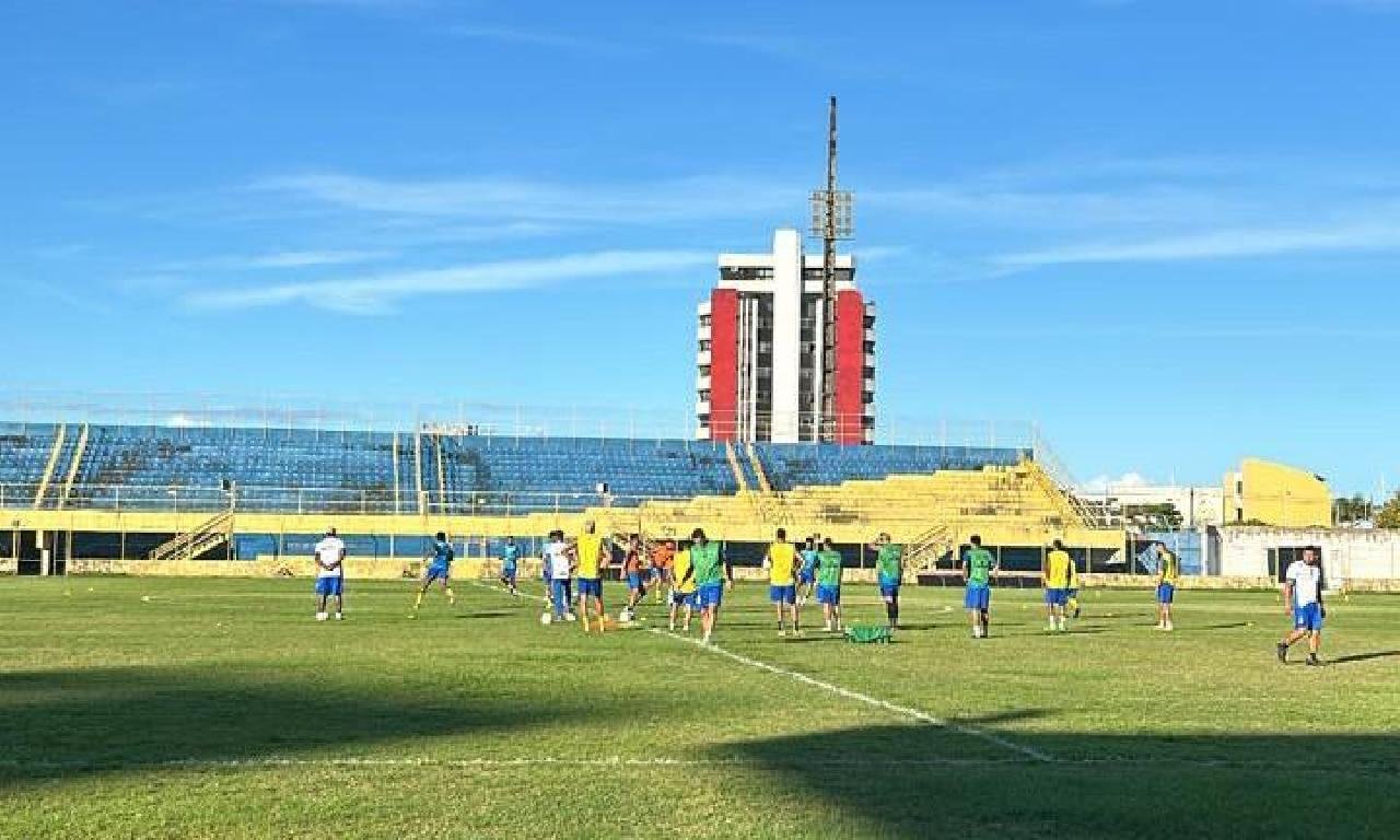COLO-COLO APRESENTA NOVOS TALENTOS PARA A TEMPORADA DE 2025 COLO-COLO APRESENTA NOVOS TALENTOS PARA A TEMPORADA DE 2025