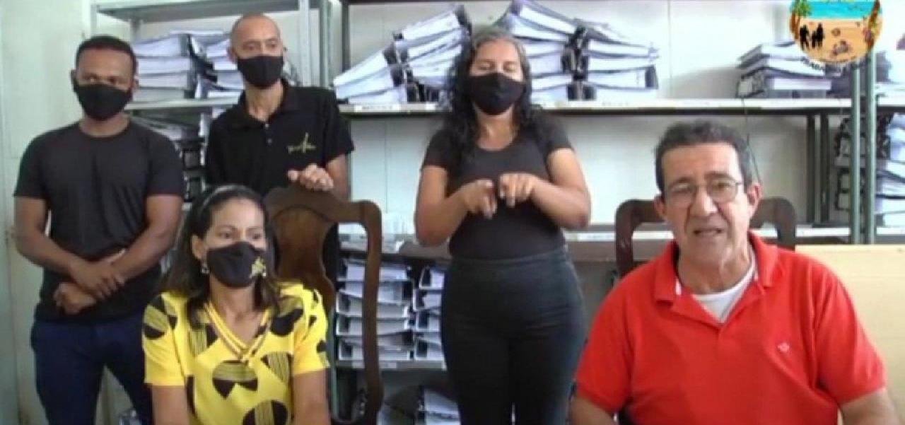 PREFEITO DE CANAVIEIRAS DIZ QUE FARÁ FONTE LUMINOSA, MAS QUE ROSA OU ARCO-ÍRIS "NÃO PODE" PREFEITO DE CANAVIEIRAS DIZ QUE FARÁ FONTE LUMINOSA, MAS QUE ROSA OU ARCO-ÍRIS "NÃO PODE"