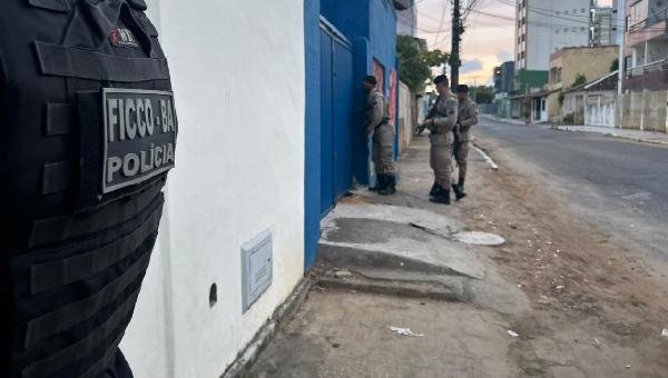 MULHER É PRESA EM ILHÉUS POR NEGOCIAR ARMAS COM FACÇÕES CRIMINOSAS