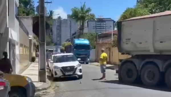 ILHÉUS: MORADORES DENUNCIAM AUMENTO DE CARRETAS NA AVENIDA MARCOS PAIVA APÓS MUDANÇA NO TRÂNSITO