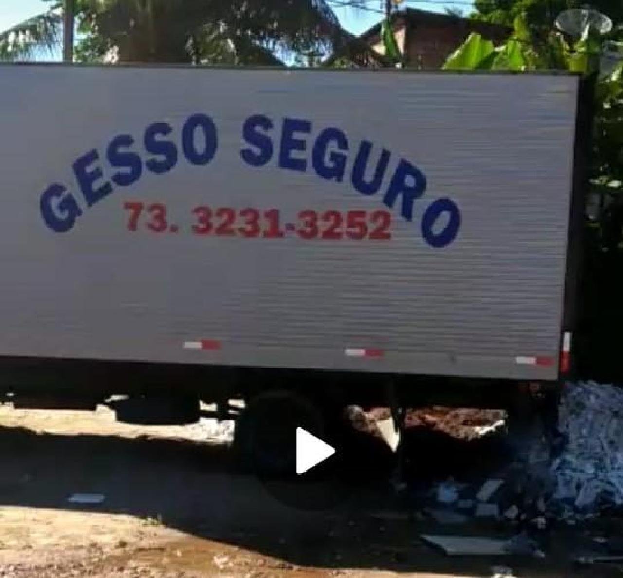 FISCALIZAÇÃO FLAGRA DESCARTE IRREGULAR DE LIXO E NOTIFICA EMPRESA EM ILHÉUS FISCALIZAÇÃO FLAGRA DESCARTE IRREGULAR DE LIXO E NOTIFICA EMPRESA EM ILHÉUS