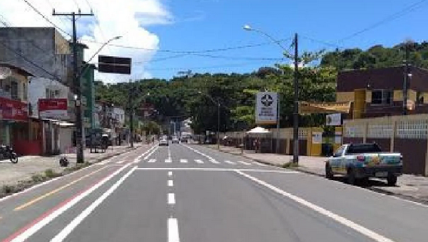VALDERICO JR. DIZ QUE VAI ACABAR COM O ESTACIONAMENTO NO MEIO DA RUA NO MALHADO, EM ILHÉUS