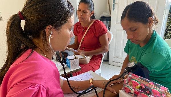 COMUNIDADE DO DISTRITO DE LAVA-PÉS RECEBE ATENDIMENTO E SERVIÇOS DE SAÚDE 