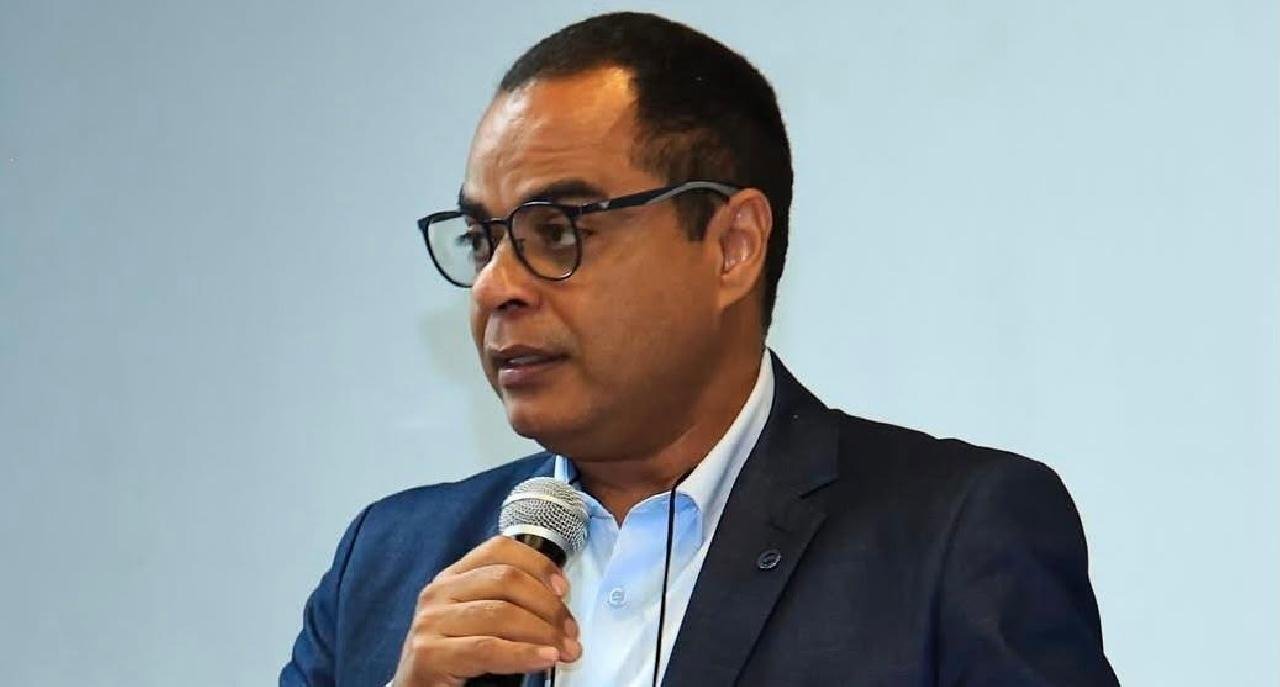 MAGNO LAVIGNE CRÍTICA ESCOLHA DE VICE DE FLÁVIO BOLSONARO: "UM TAPA NA CARA DAS MULHERES"