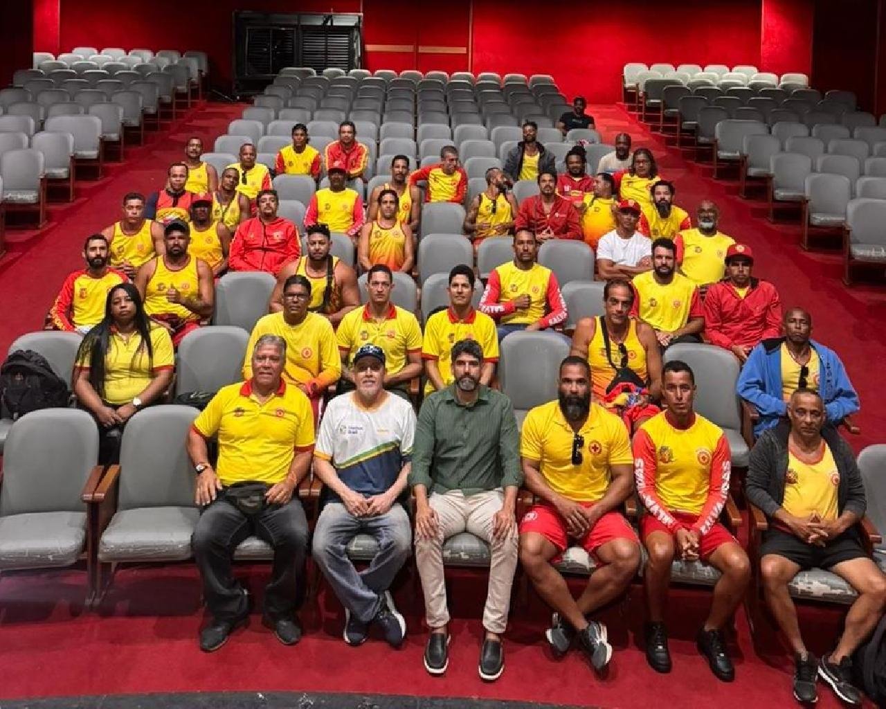 ILHÉUS REALIZA TREINAMENTO DE SEGURANÇA PARA SALVA-VIDAS E AGENTES ANTES DO CAMPEONATO BRASILEIRO DE TRIATHLON ILHÉUS REALIZA TREINAMENTO DE SEGURANÇA PARA SALVA-VIDAS E AGENTES ANTES DO CAMPEONATO BRASILEIRO DE TRIATHLON