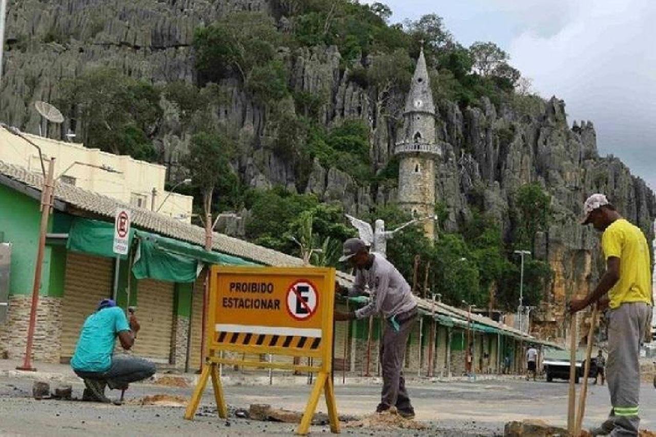 BOM JESUS DA LAPA DECRETA TOQUE DE RECOLHER COMO MEDIDA DE PREVENÇÃO À COVID-19 BOM JESUS DA LAPA DECRETA TOQUE DE RECOLHER COMO MEDIDA DE PREVENÇÃO À COVID-19