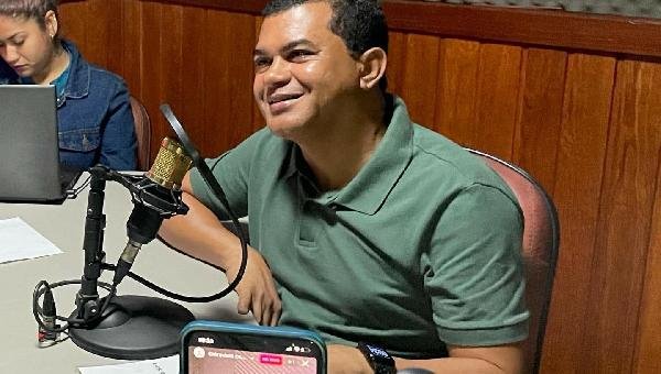 PROFESSOR REINALDO SE POSICIONA A FAVOR DA EDUCAÇÃO EM TEMPO INTEGRAL E LIBERDADE NAS REDES SOCIAIS 