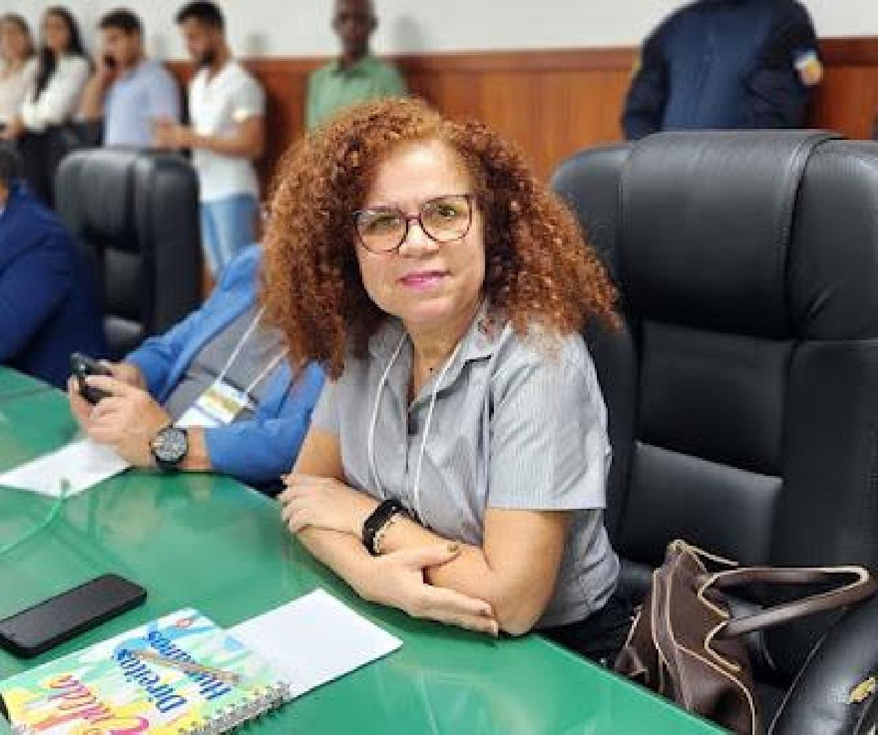 VITÓRIA DA INCLUSÃO: PROJETO DE LEI DE ENILDA MENDONÇA QUE CRIA CENTRAL DE INTÉRPRETES DE LIBRAS É PROMULGADO EM ILHÉUS