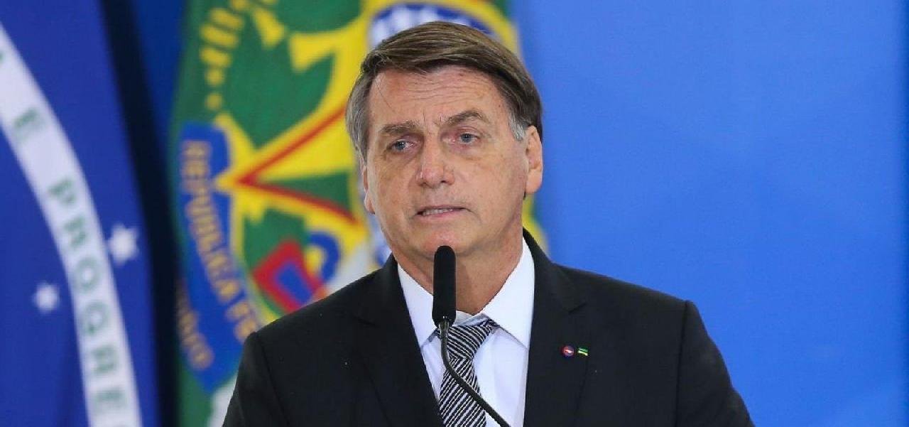 BOLSONARO MUDA DE POSIÇÃO E DIZ QUE DEVE PARTICIPAR DE DEBATE ELEITORAL: "VOU SER FUZILADO" BOLSONARO MUDA DE POSIÇÃO E DIZ QUE DEVE PARTICIPAR DE DEBATE ELEITORAL: "VOU SER FUZILADO"