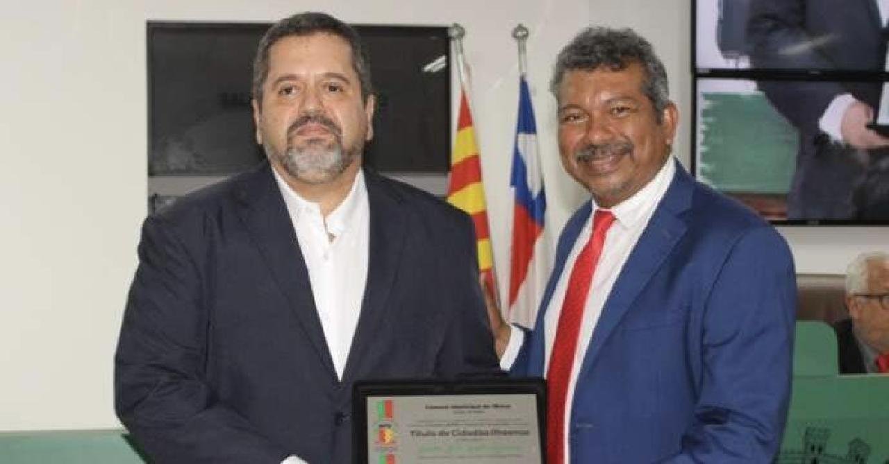 EMÍLIO GUSMÃO RECEBE TÍTULO DE CIDADÃO ILHEENSE EMÍLIO GUSMÃO RECEBE TÍTULO DE CIDADÃO ILHEENSE
