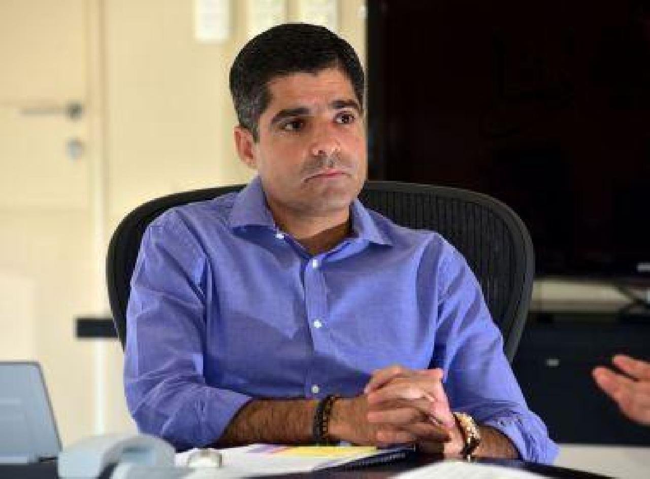 DIAS D'ÁVILA: CÂMARA REJEITA INDICAÇÃO DE TÍTULO DE CIDADÃO A ACM NETO DIAS D'ÁVILA: CÂMARA REJEITA INDICAÇÃO DE TÍTULO DE CIDADÃO A ACM NETO