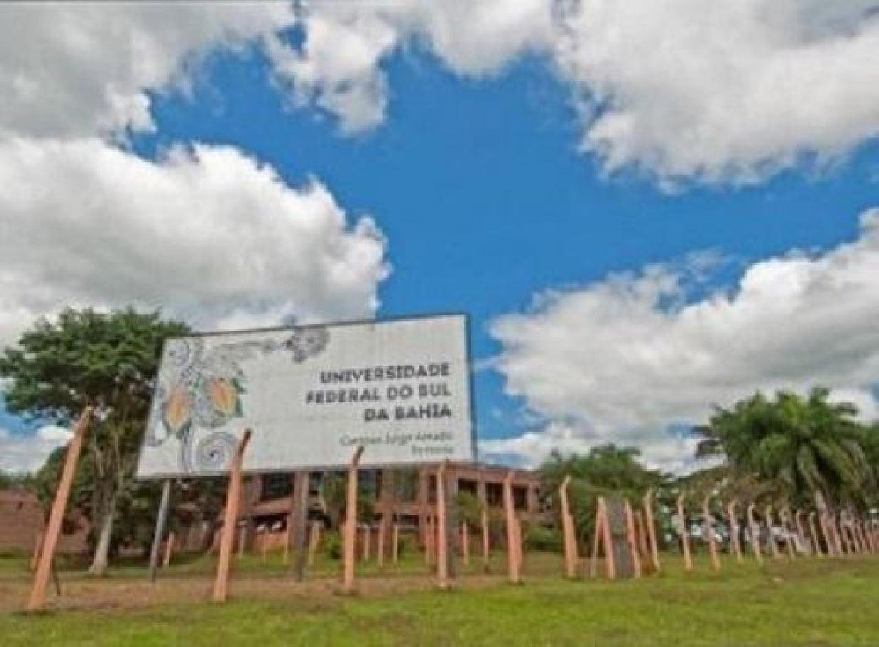 UFSB SUSPENDE VIAGENS DE ALUNOS E DESLIGA AR-CONDICIONADO, APÓS CORTES DO MEC UFSB SUSPENDE VIAGENS DE ALUNOS E DESLIGA AR-CONDICIONADO, APÓS CORTES DO MEC