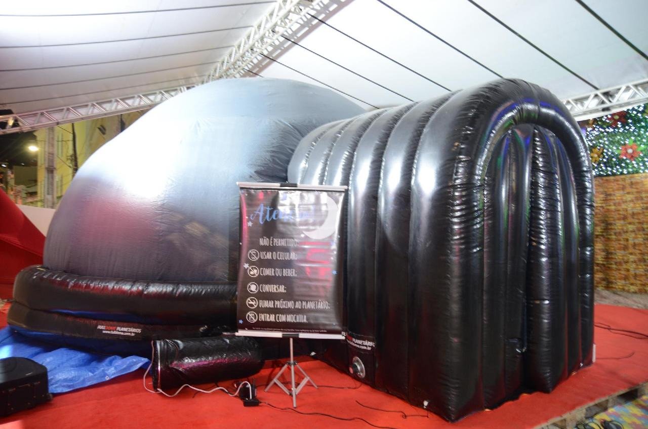 PLANETÁRIO ITINERANTE REALIZA SESSÕES DE CINEMA IMERSIVO NA PRAÇA DA CATEDRAL EM ILHÉUS PLANETÁRIO ITINERANTE REALIZA SESSÕES DE CINEMA IMERSIVO NA PRAÇA DA CATEDRAL EM ILHÉUS