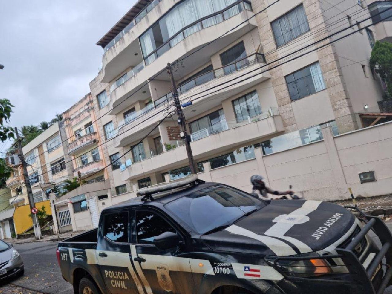 CASO RANITLA: POLÍCIA CIVIL FAZ BUSCA E APREENSÃO EM CASA DE EMPRESÁRIO; THARCISO SEGUE FORAGIDO E PODE ESTAR ARMADO CASO RANITLA: POLÍCIA CIVIL FAZ BUSCA E APREENSÃO EM CASA DE EMPRESÁRIO; THARCISO SEGUE FORAGIDO E PODE ESTAR ARMADO