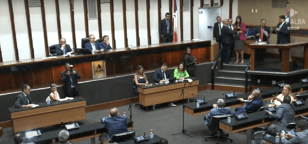 DEPUTADOS ESTADUAIS APROVAM PEC QUE PERMITE A REELEIÇÃO DO PRESIDENTE DA ASSEMBLEIA LEGISLATIVA DEPUTADOS ESTADUAIS APROVAM PEC QUE PERMITE A REELEIÇÃO DO PRESIDENTE DA ASSEMBLEIA LEGISLATIVA