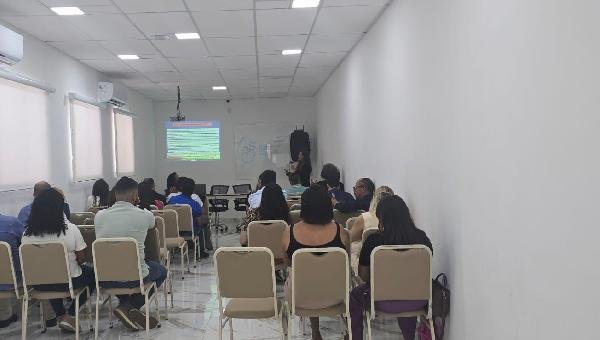 SERVIDORES MUNICIPAIS PARTICIPAM DE CAPACITAÇÃO SOBRE REGULARIZAÇÃO FUNDIÁRIA URBANA