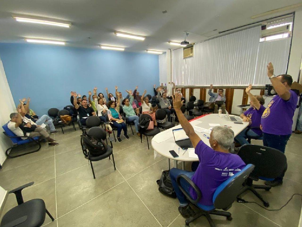 PROFESSORES DA UESC REJEITAM PROPOSTA SALARIAL DO GOVERNO E APROVAM PARALISAÇÃO PARA O DIA 19 PROFESSORES DA UESC REJEITAM PROPOSTA SALARIAL DO GOVERNO E APROVAM PARALISAÇÃO PARA O DIA 19