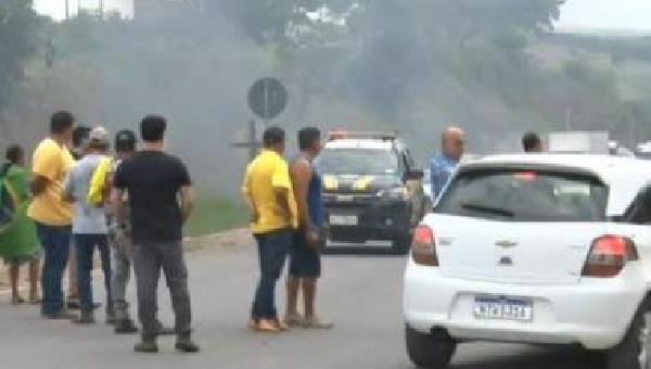 BRS SÃO BLOQUEADAS POR BOLSONARISTAS EM TEIXEIRA DE FREITAS E ITABELA 