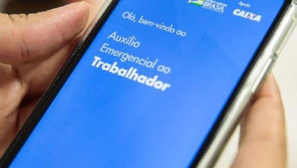CAIXA PAGA AUXÍLIO EMERGENCIAL A BENEFICIÁRIOS DO BOLSA FAMÍLIA
