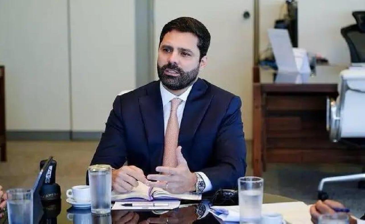 COM A SAÍDA DE LEWANDOWSKI, ILHEENSE MANOEL CARLOS ASSUME O MINISTÉRIO DA JUSTIÇA