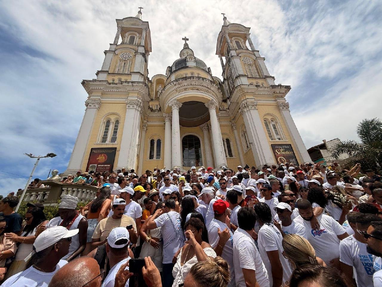 LAVAGEM DAS ESCADARIAS DE SÃO SEBASTIÃO 2026 REÚNE FÉ, TRADIÇÃO E GRANDE PARTICIPAÇÃO POPULAR 
