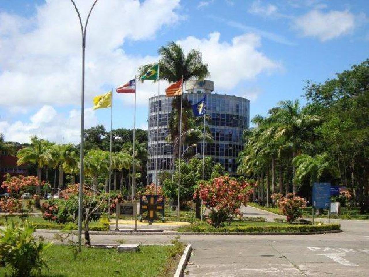 UESC É A SEGUNDA ENTRE MELHORES “UNIVERSIDADES JOVENS” DO BRASIL UESC É A SEGUNDA ENTRE MELHORES “UNIVERSIDADES JOVENS” DO BRASIL