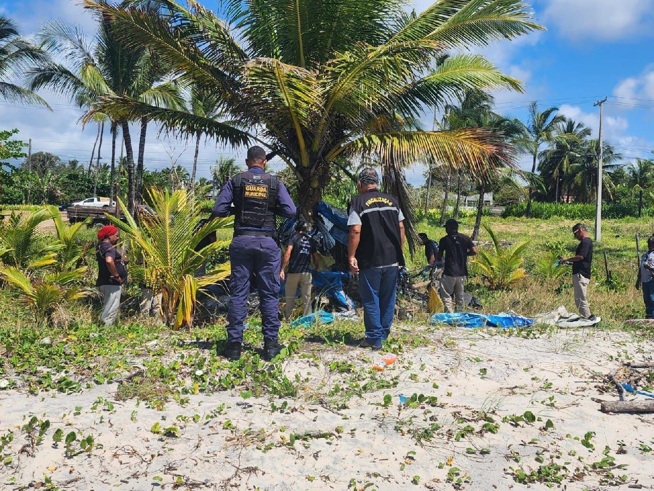 PREFEITURA DE ILHÉUS INTENSIFICA REMOÇÃO DE ESTRUTURAS IRREGULARES EM PRAIAS E ESPAÇOS PÚBLICOS