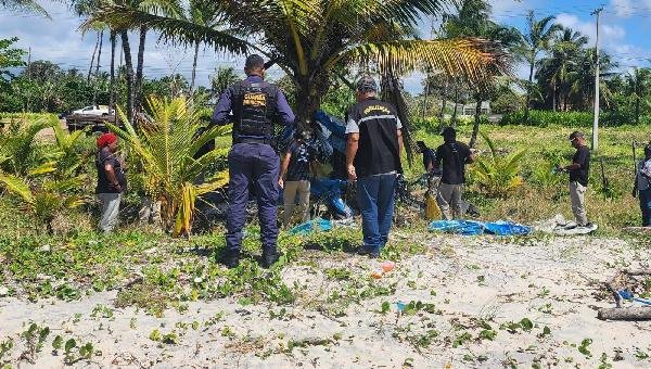 PREFEITURA DE ILHÉUS INTENSIFICA REMOÇÃO DE ESTRUTURAS IRREGULARES EM PRAIAS E ESPAÇOS PÚBLICOS
