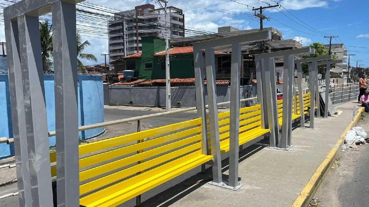 PRIMEIROS PONTOS DE ÔNIBUS SÃO INSTALADOS NA ORLA SUL; SERVIÇO DEVE SER CONCLUÍDO NOS PRÓXIMOS DIAS PRIMEIROS PONTOS DE ÔNIBUS SÃO INSTALADOS NA ORLA SUL; SERVIÇO DEVE SER CONCLUÍDO NOS PRÓXIMOS DIAS