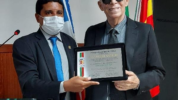 KOCÓ DO LORDÃO É HOMENAGEADO PELA CÂMARA DE ILHÉUS POR 50 ANOS DE DEDICAÇÃO À MÚSICA 