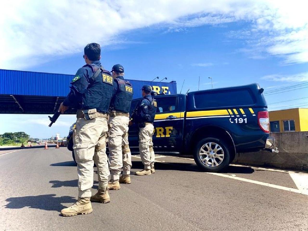 ADVOGADO É DETIDO COM R$ 500 MIL DENTRO DO CARRO NA BAHIA ADVOGADO É DETIDO COM R$ 500 MIL DENTRO DO CARRO NA BAHIA
