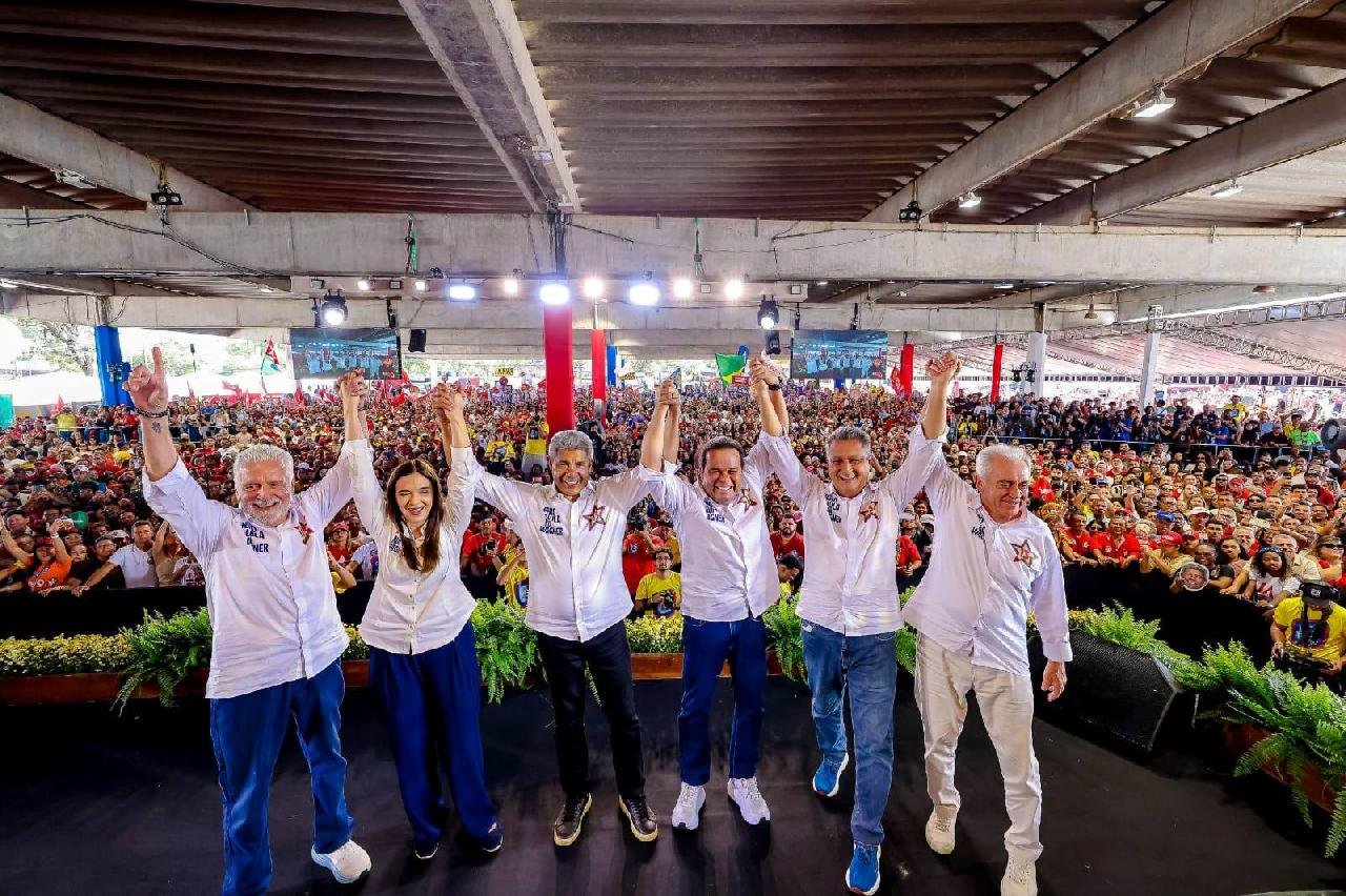 CONVENÇÃO DE JERÔNIMO REÚNE MAIS DE 30 MIL PESSOAS E MOSTRA A GRANDE FORÇA DO TIME DE LULA NA BAHIA 
