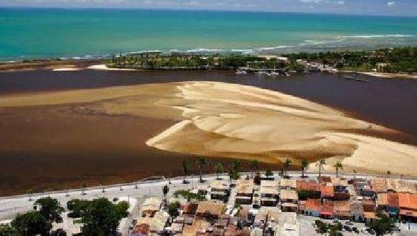 MANCHAS DE ÓLEO ATINGEM PRAIAS DE PORTO SEGURO