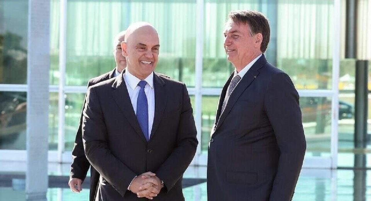 MORAES NEGA PEDIDO DE BOLSONARO E MANTÉM DEPOIMENTO PARA QUINTA-FEIRA (22) MORAES NEGA PEDIDO DE BOLSONARO E MANTÉM DEPOIMENTO PARA QUINTA-FEIRA (22)
