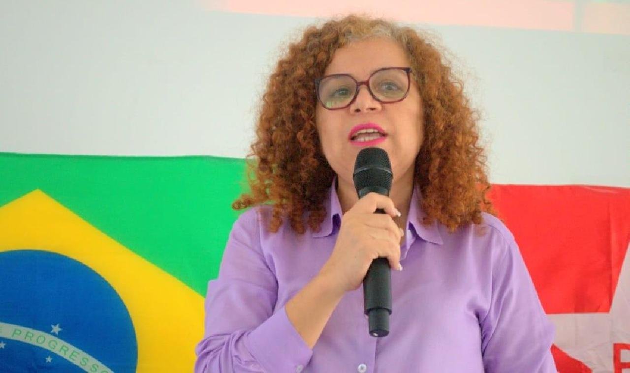 ENILDA COMPARA SITUAÇÃO DA ATLÂNTICO ÀS LOTAÇÕES E APONTA INSEGURANÇA JURÍDICA NO TRANSPORTE DE ILHÉUS