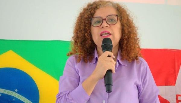 ENILDA COMPARA SITUAÇÃO DA ATLÂNTICO ÀS LOTAÇÕES E APONTA INSEGURANÇA JURÍDICA NO TRANSPORTE DE ILHÉUS