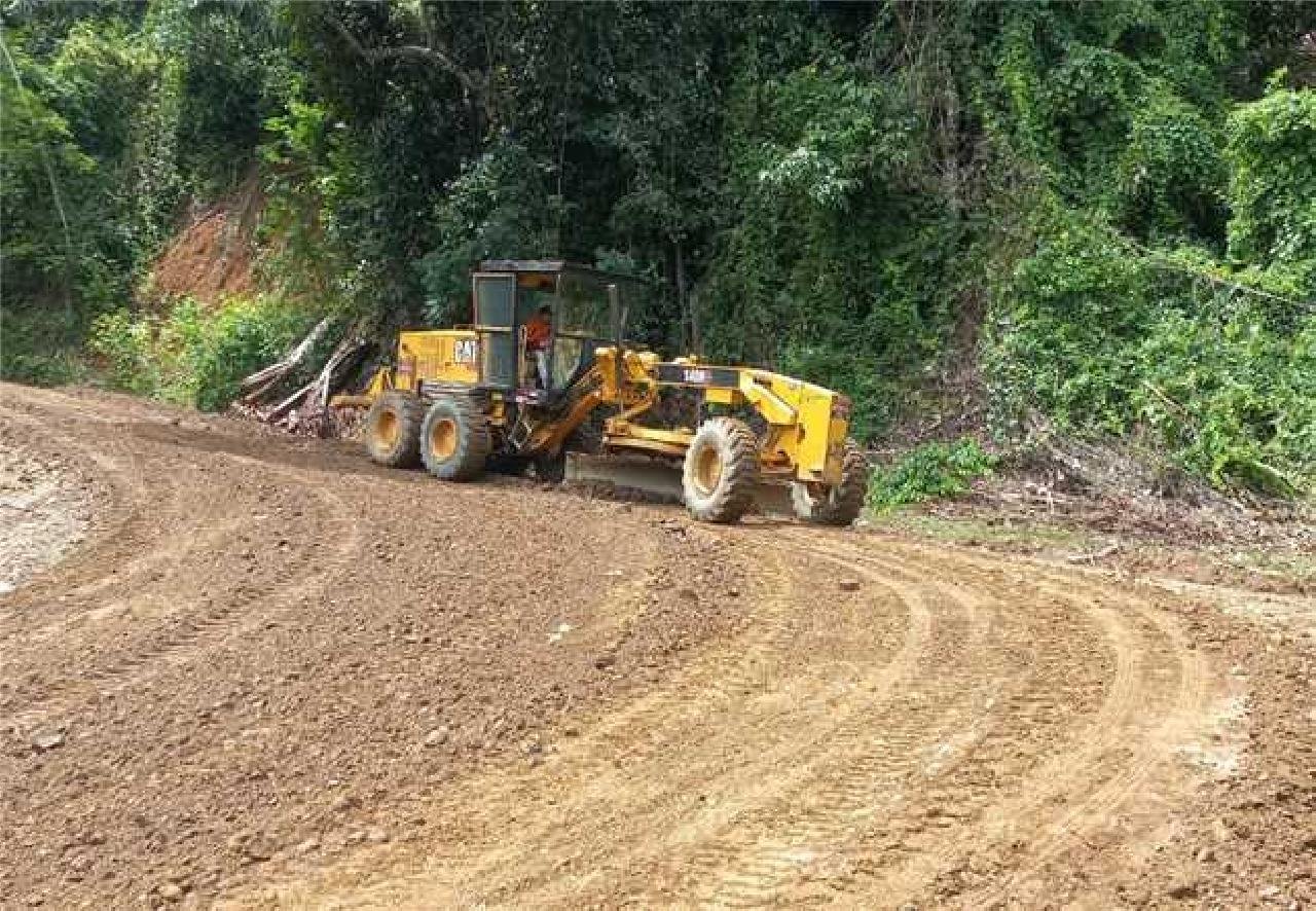 INTENSIFICADA MANUTENÇÃO DAS ESTRADAS RURAIS DE ILHÉUS; VEJA AS LOCALIDADES ATENDIDAS INTENSIFICADA MANUTENÇÃO DAS ESTRADAS RURAIS DE ILHÉUS; VEJA AS LOCALIDADES ATENDIDAS