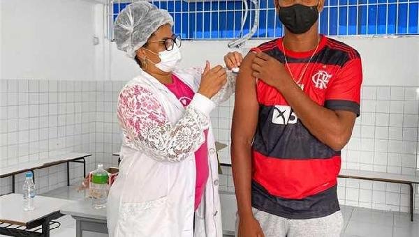 COVID-19: ILHÉUS INICIA APLICAÇÃO DA 4 ª DOSE PARA PESSOAS COM 18 ANOS OU MAIS NESTA QUINTA (1)