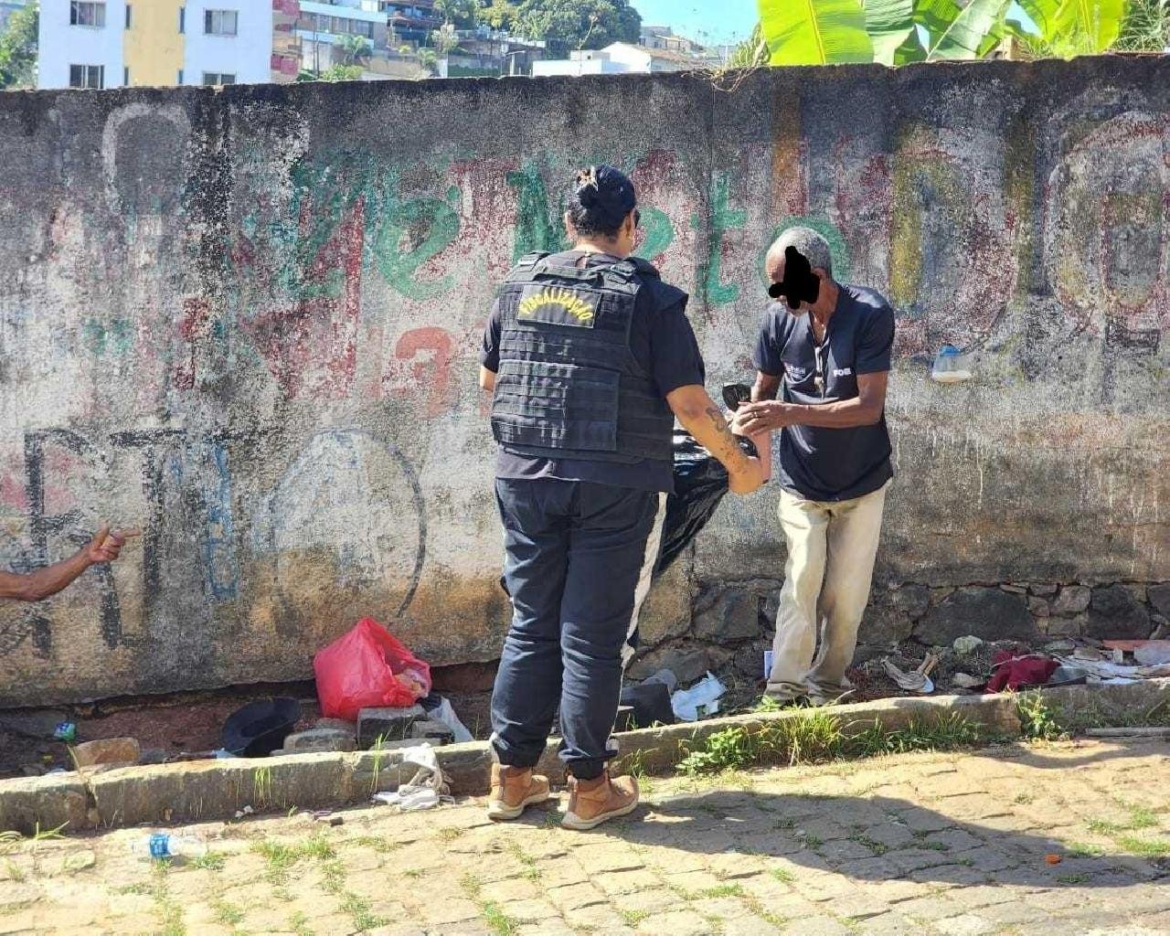 SEAS MANTÉM ABORDAGENS E ENCAMINHAMENTOS PARA PESSOAS EM SITUAÇÃO DE RUA NA FEIRA DO GUANABARA 