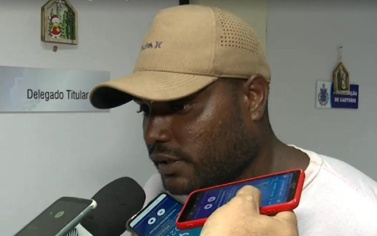PAI QUE AGREDIU FILHAS NA PRAIA EM SALVADOR É OUVIDO E DIZ À POLÍCIA QUE ESTÁ ARREPENDIDO: 'MOMENTO DE FRAQUEZA' PAI QUE AGREDIU FILHAS NA PRAIA EM SALVADOR É OUVIDO E DIZ À POLÍCIA QUE ESTÁ ARREPENDIDO: 'MOMENTO DE FRAQUEZA'